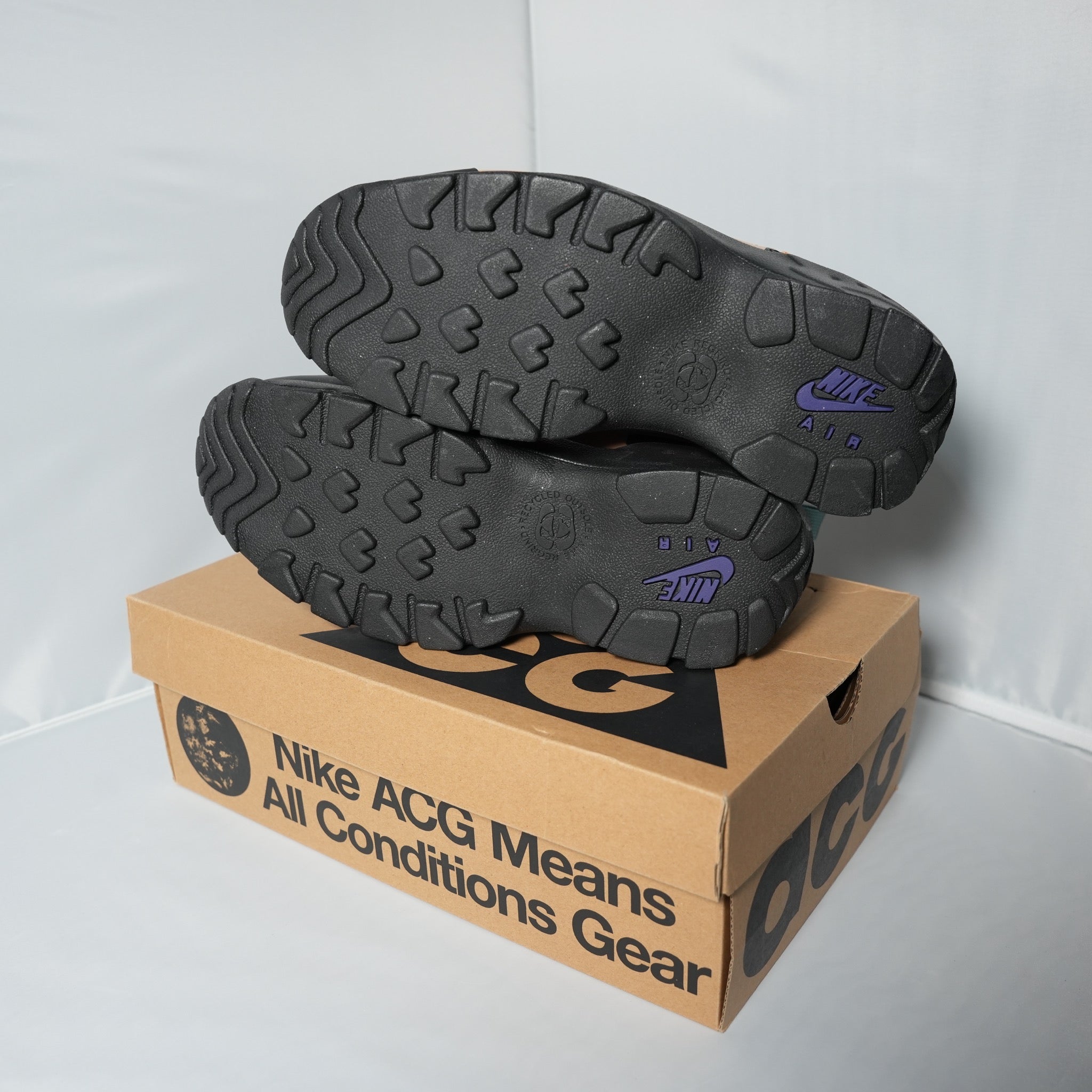 Nike ACG Air Mada Low Vachetta Tan Night Blue