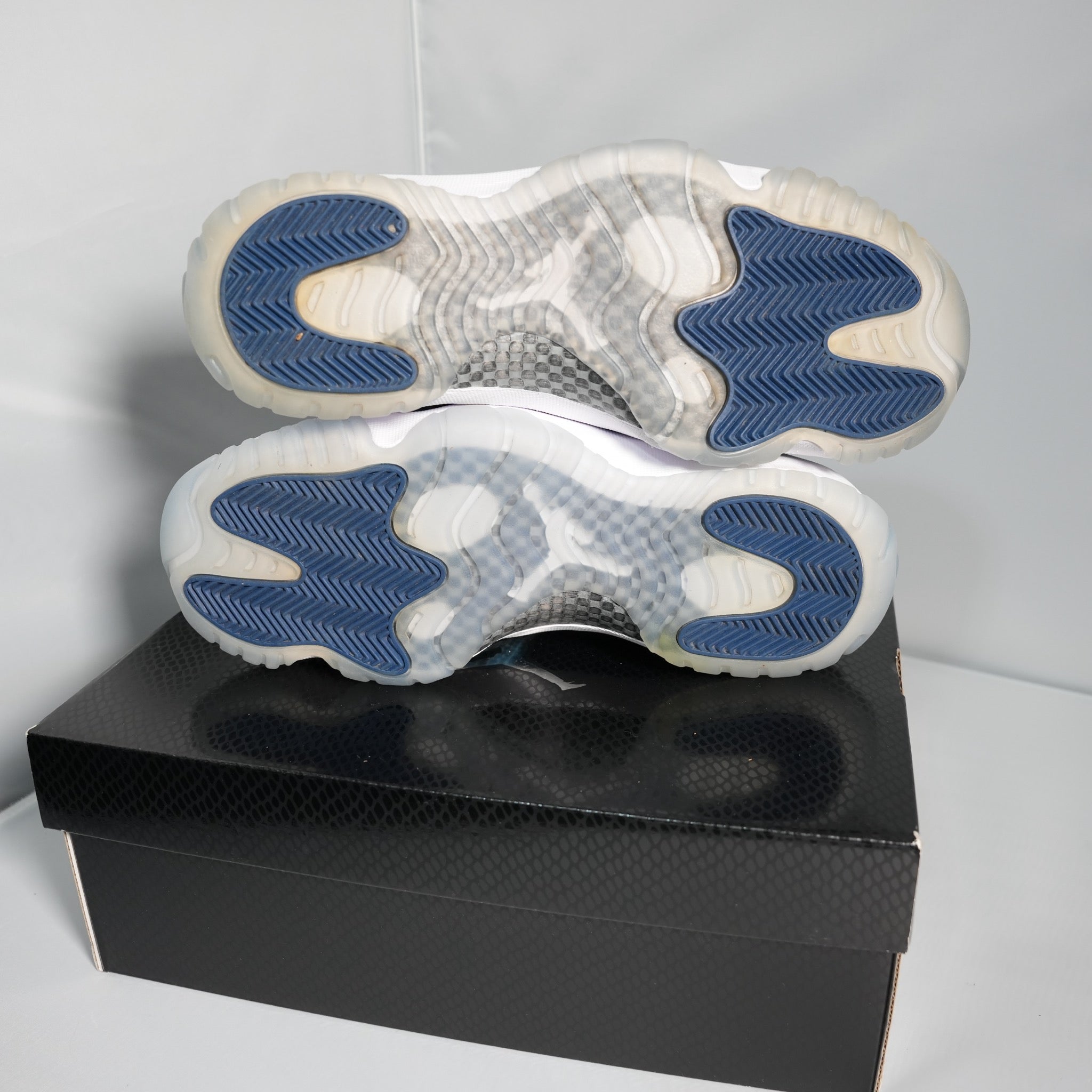 Jordan 11 Retro Low Snake Navy (2019)